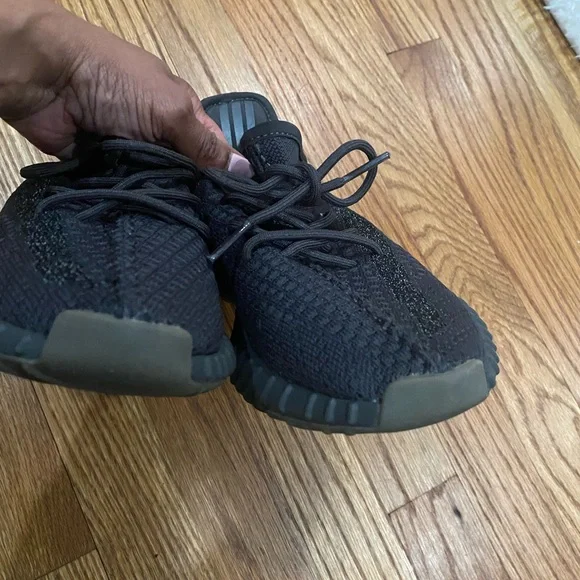Yeezy black sneakers - Picture 4 of 5